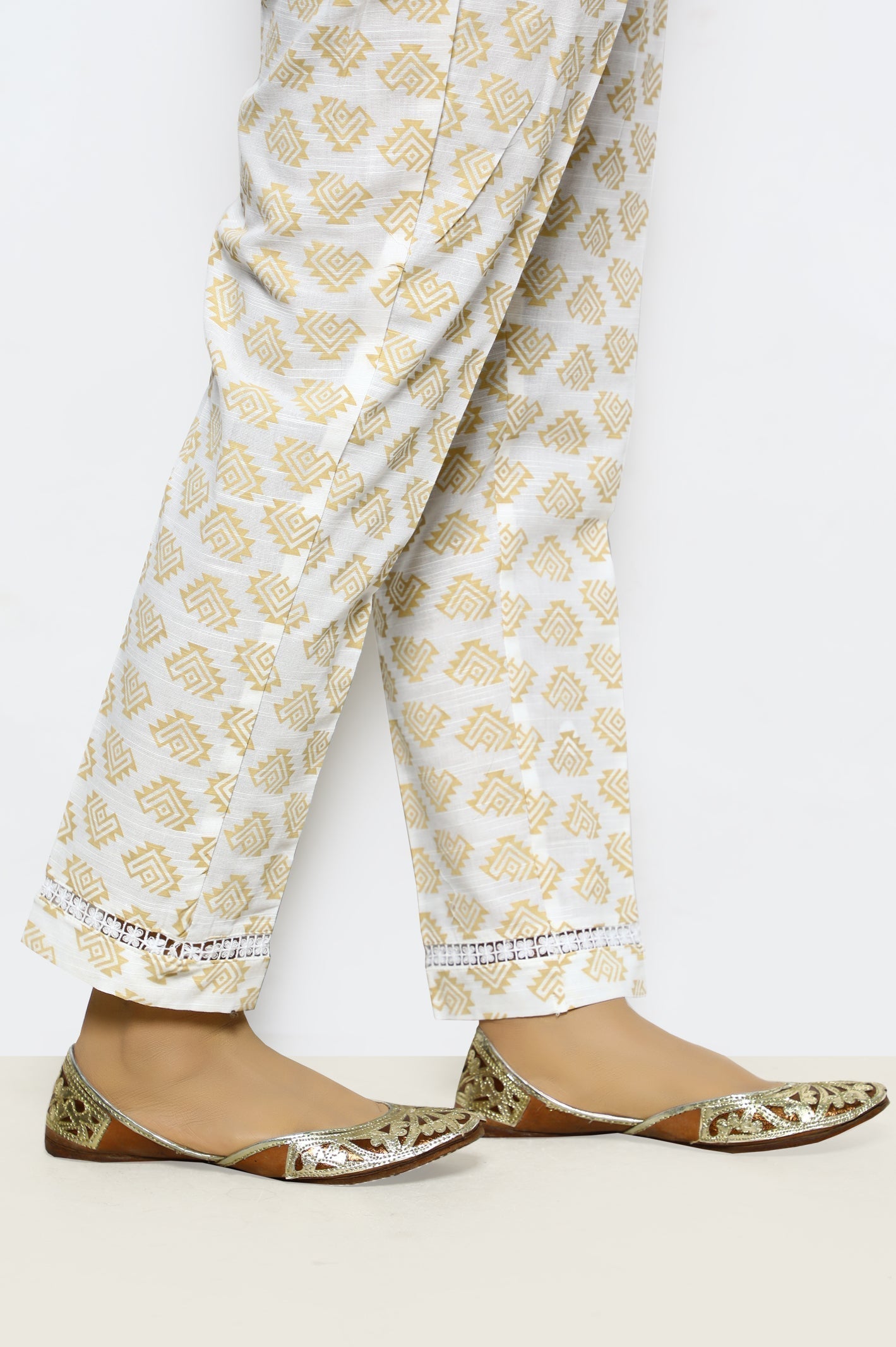White Khaddar Trouser From Sohaye By Diners