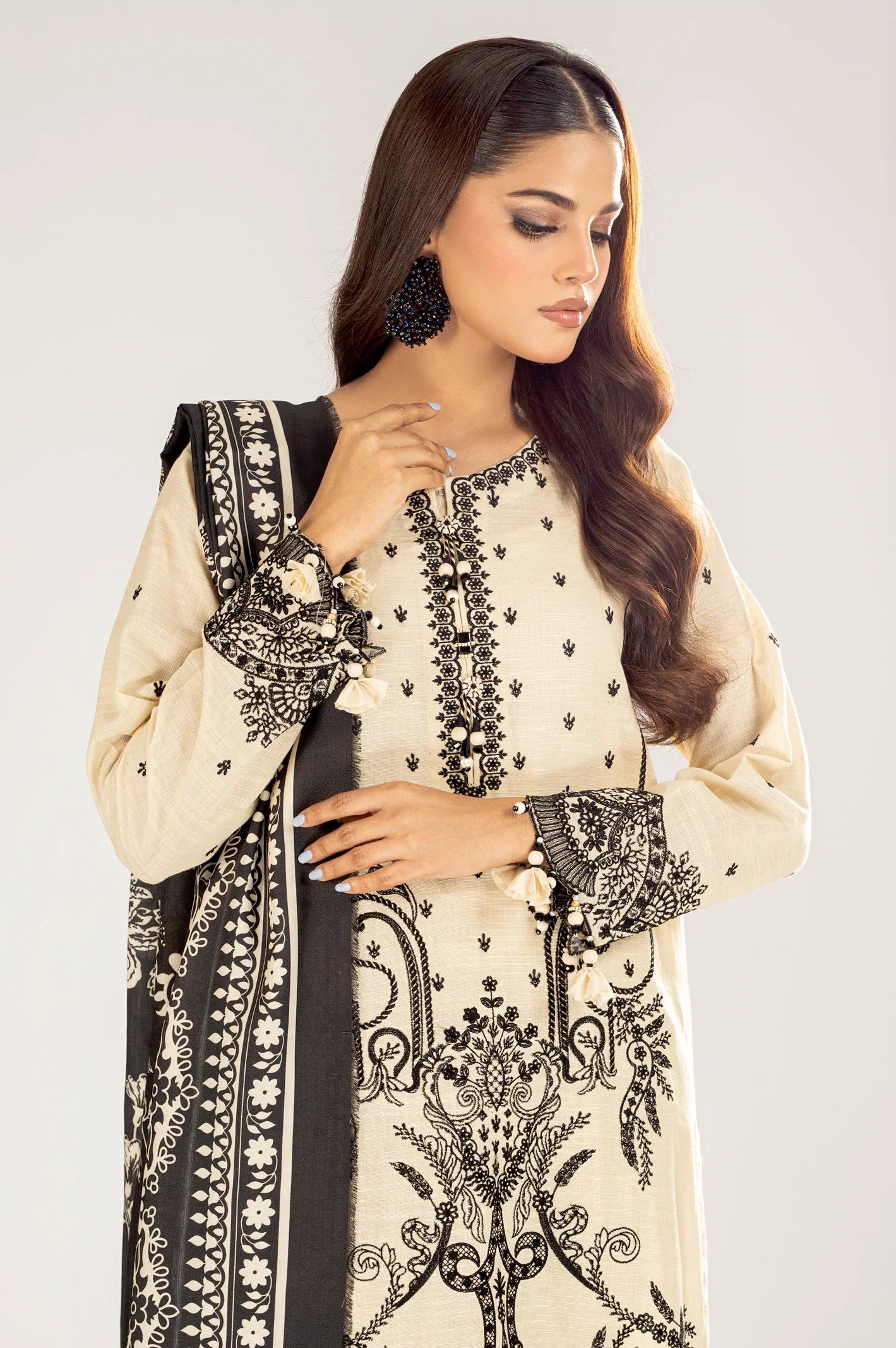 Khaddar Embroidered 3PC Unstitched Suit From Sohaye By Diners